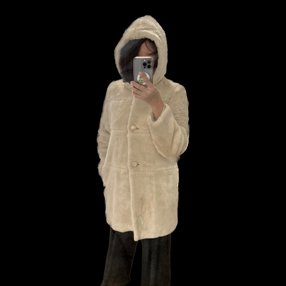 Faux fur coat - Picture 1 of 11